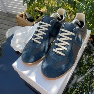Maison Margiela  - Helt nya Margiela skor. Priset kan diskuteras. Hör av er vid funderingar!
