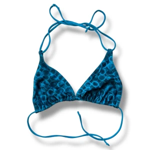 Blå bikiniöverdel från HESZ med cirkelmönster - Så fin 2000s bikini! Använd gärna köp nu <3