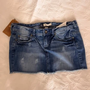 Oanvänd lågmidjad jeanskjol - Fin kjol från bershka