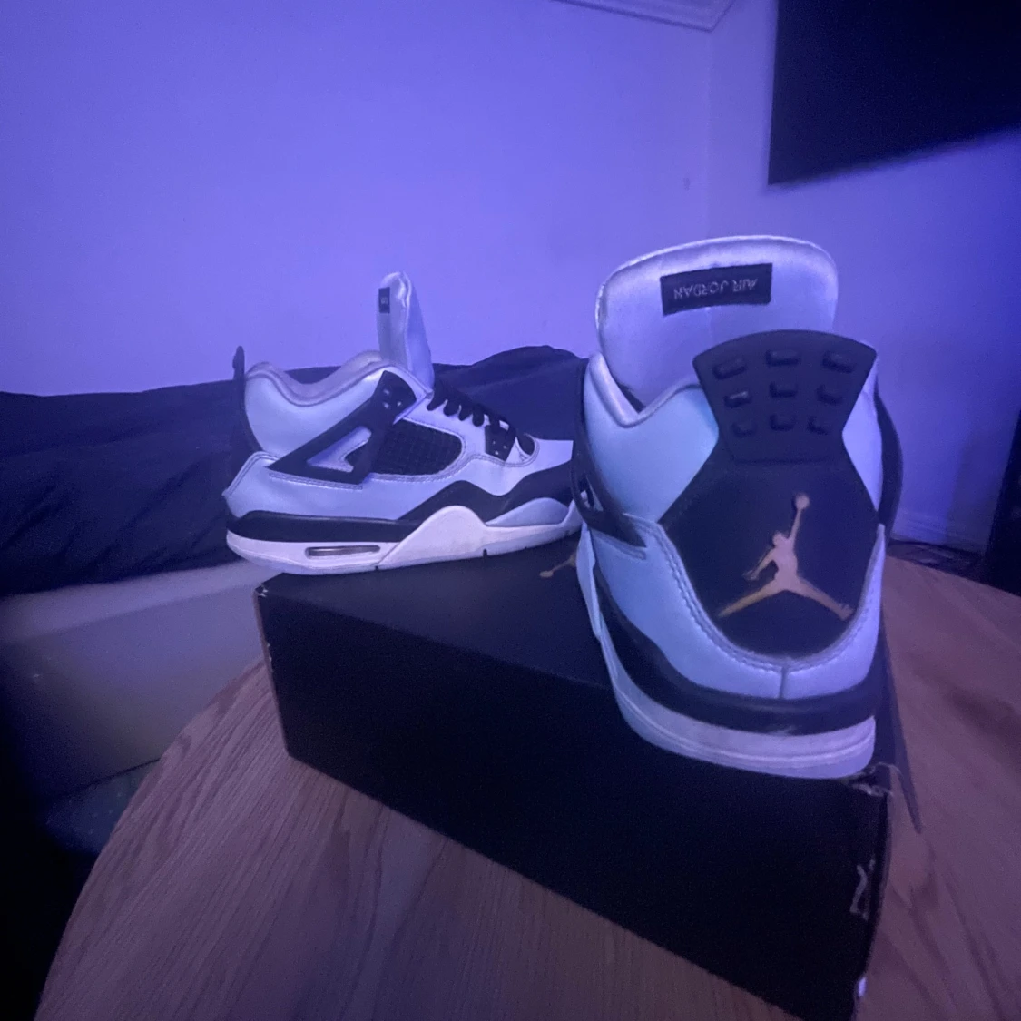 Air Jordan 4 Retro Pure Platinum/Gold - 3