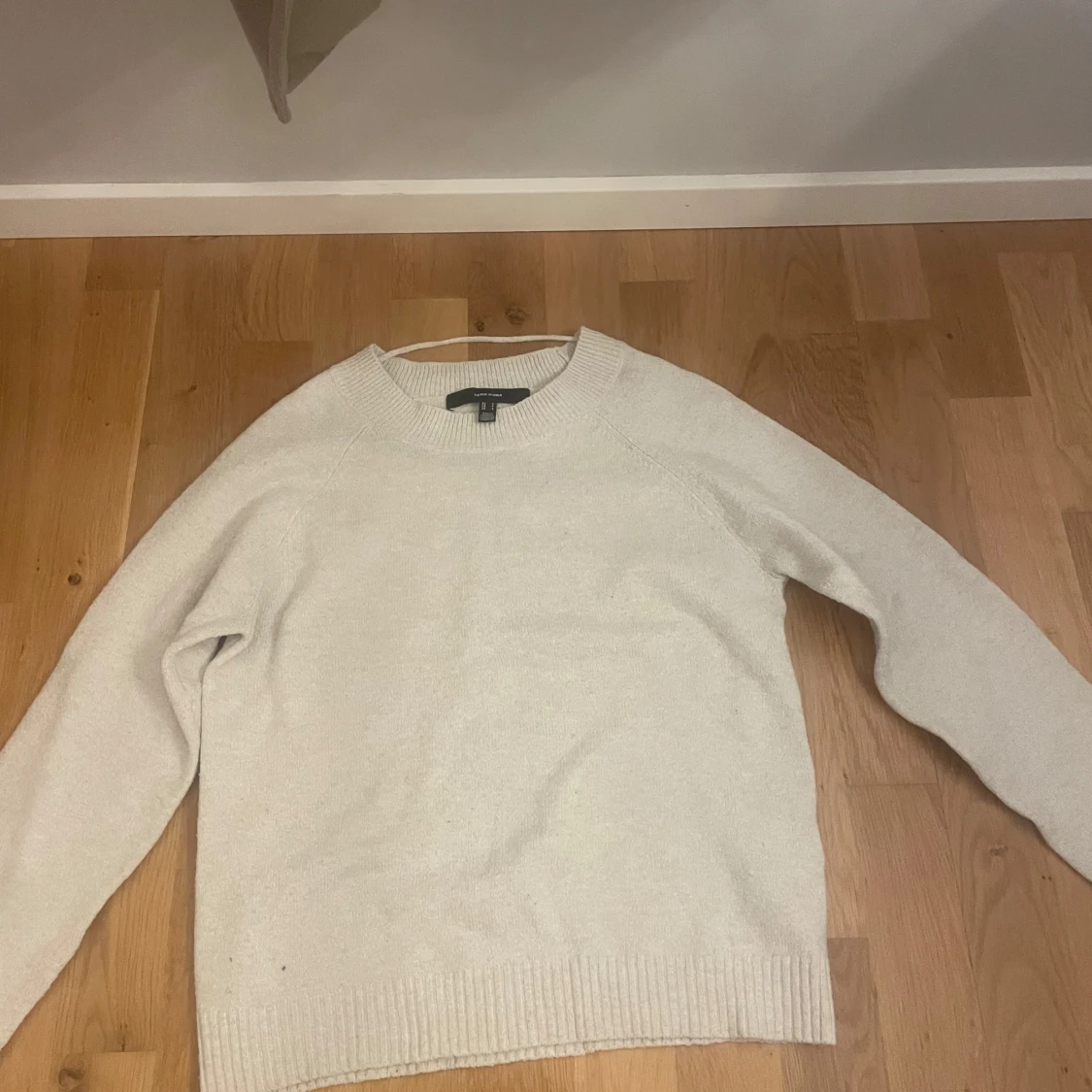 Beige stickad tröja från Vero Moda