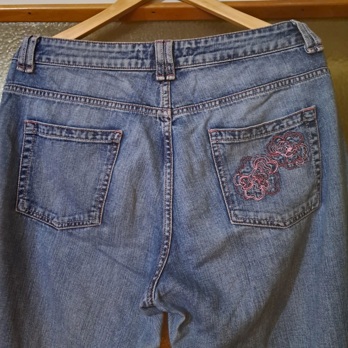 Blå bootcut jeans från Lindex - 2