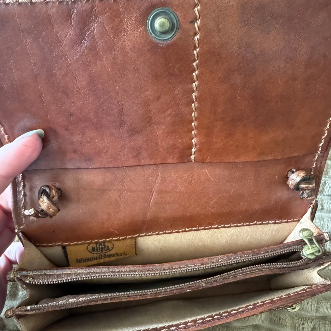 Brun axelväska i äkta skinn från The Bridge - 2