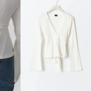 Tie top  - Superfin tie top från Gina, bra skick!