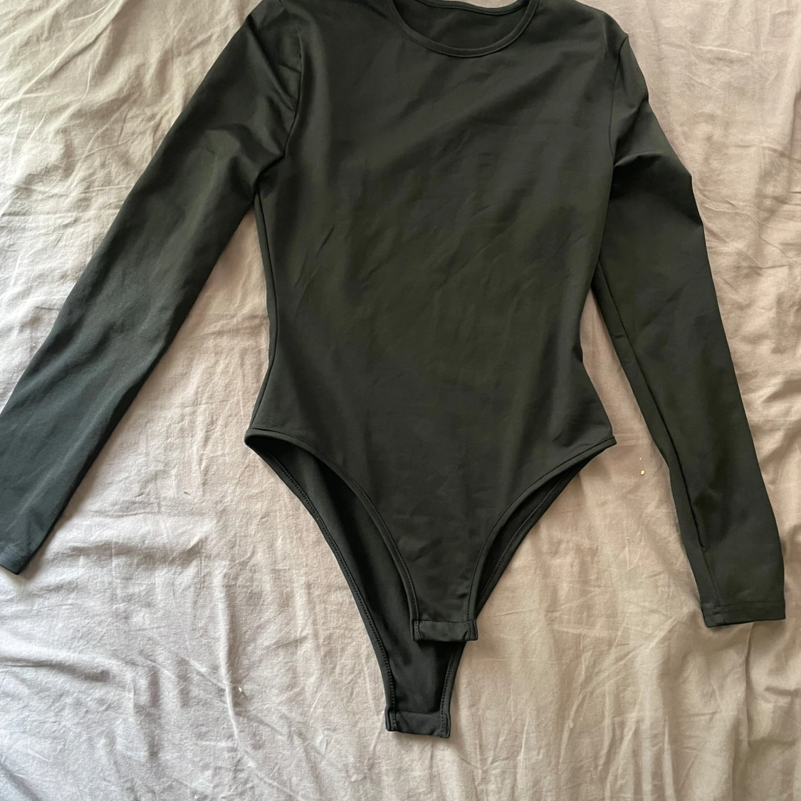 Svart långärmad body