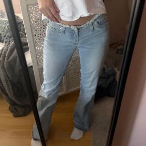 As snygga jeans - Helt nya!! Använt 2 ggr!! 