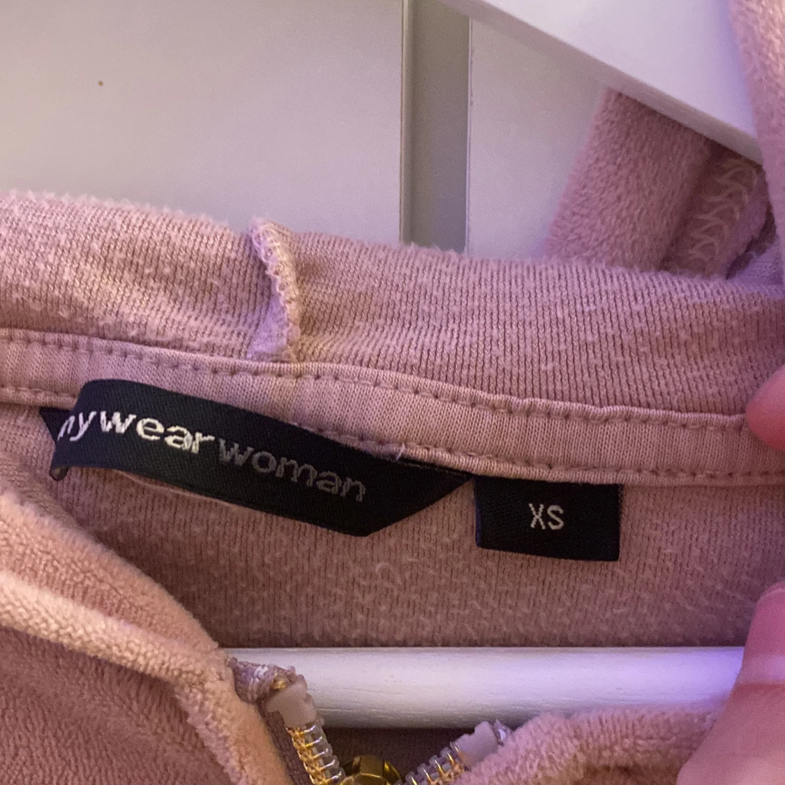 Rosa hoodie med dragkedja från mywear woman - 2