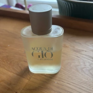Acqua di Giò Giorgio Armani parfym - Fräsch parfym från Giorgio Armani, Acqua di Giò. Ca 60 ml kvar.