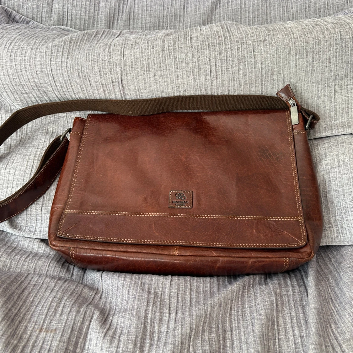 Brun axelväska i läder från BaooBaoo