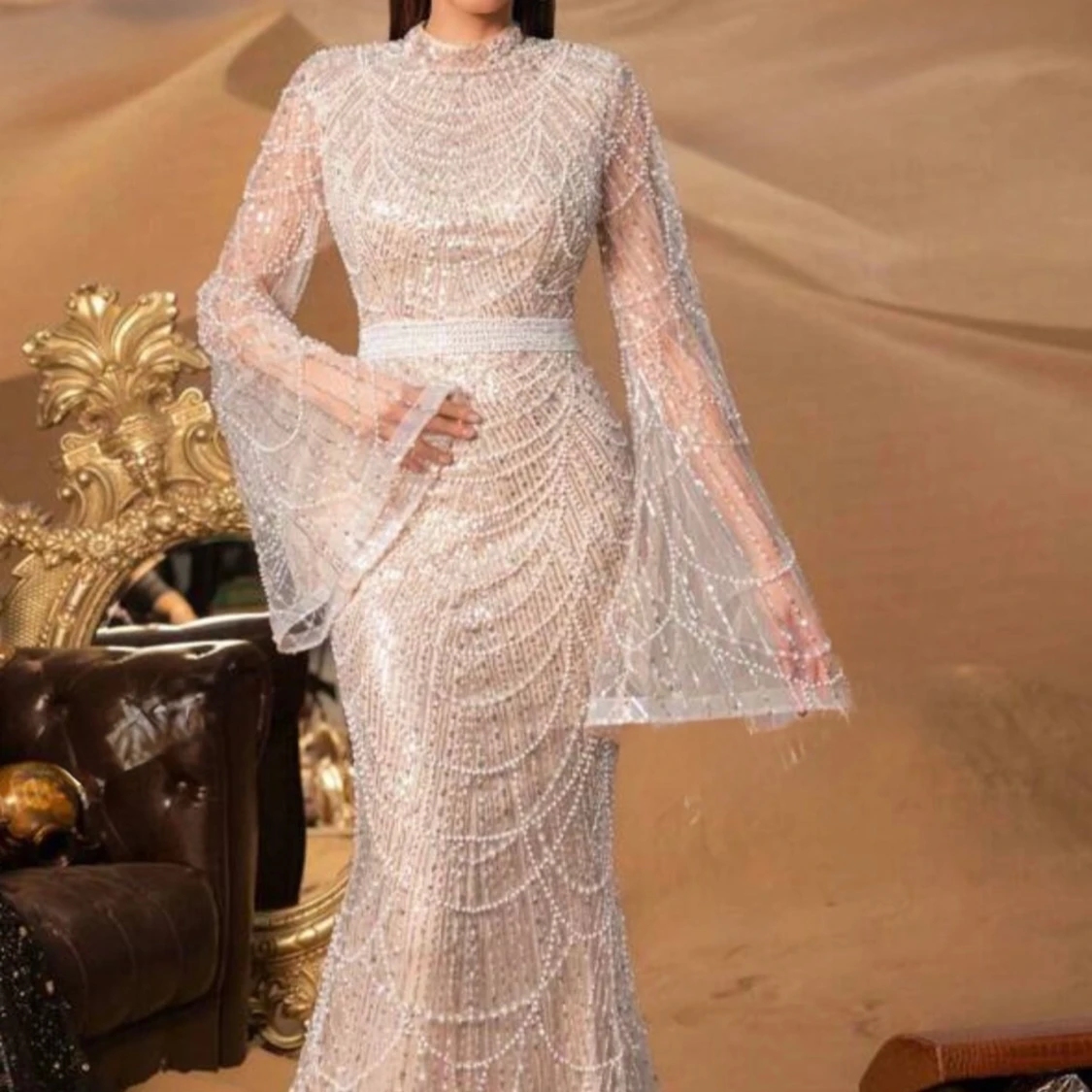 Champagnefärgad glittrig långklänning - 1