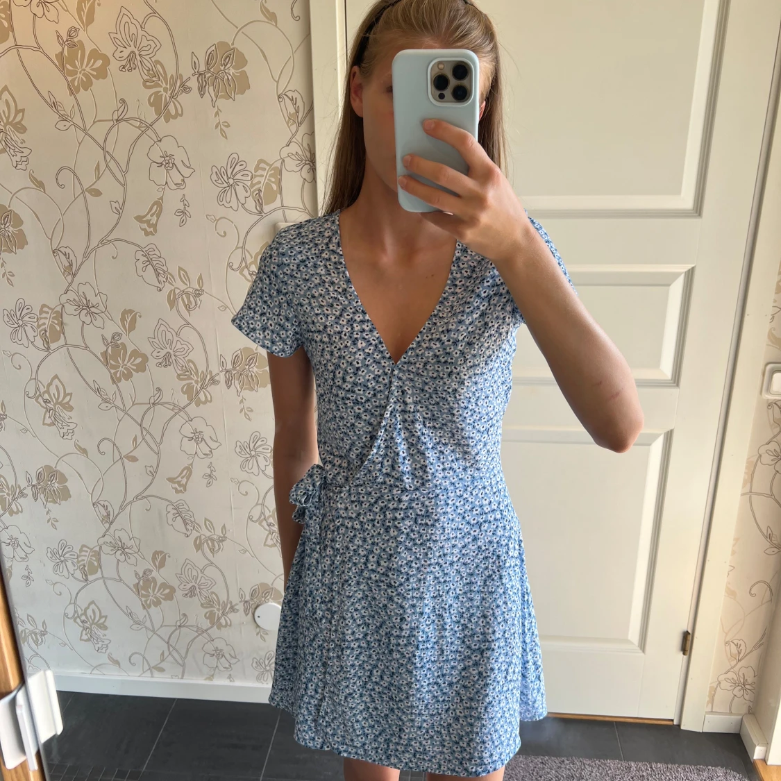 Blommig omlottklänning från H&M Divided