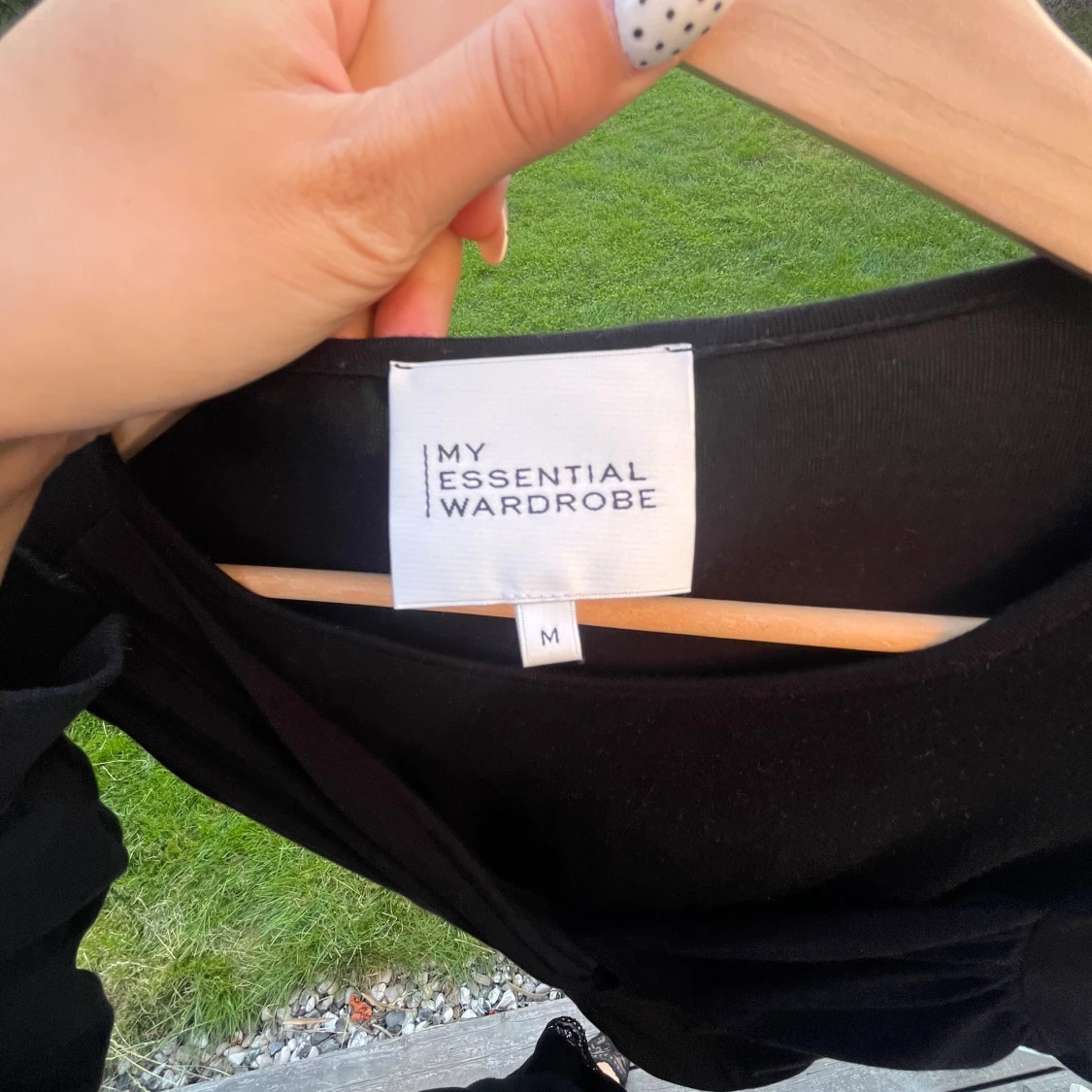 Svart omlottopp från My Essential Wardrobe - 2
