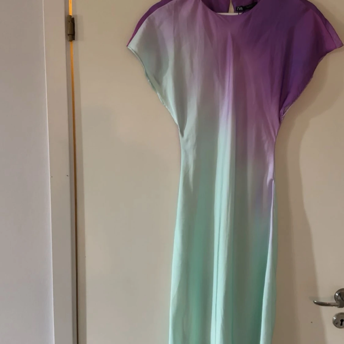 Långklänning i lila och mintgrön