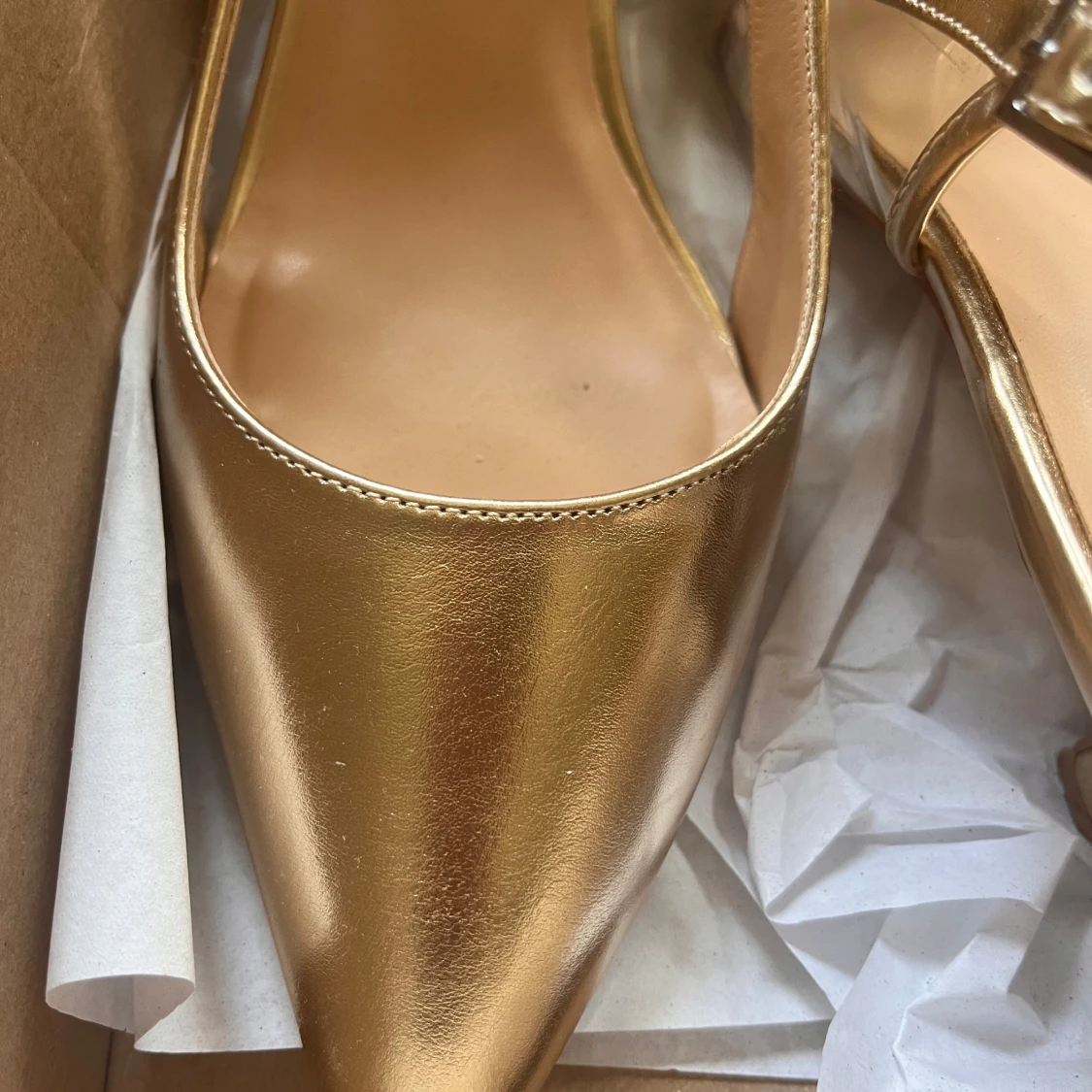 Guldiga pumps från Anna Field - 1