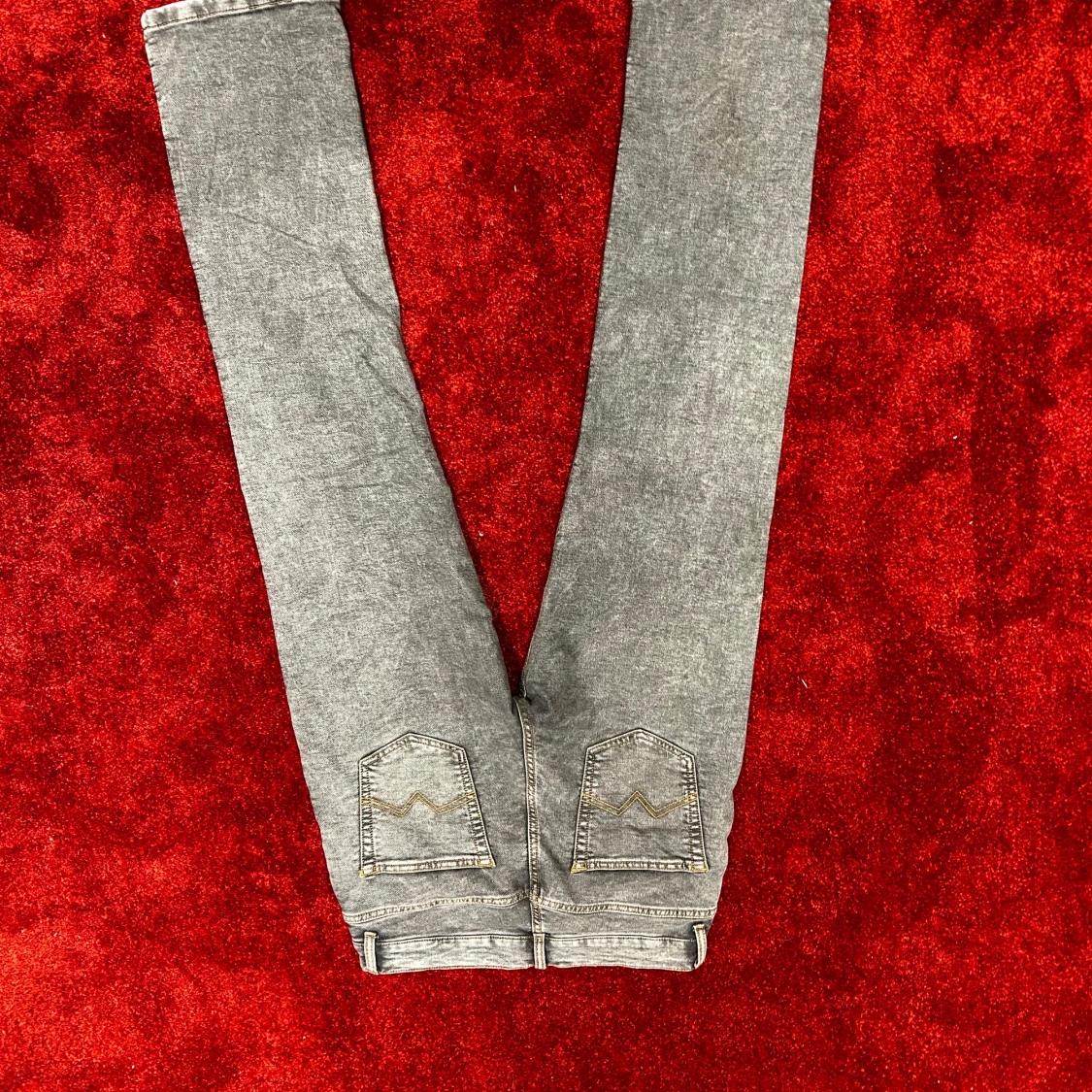 Grå vida jeans med tvättad look - 2