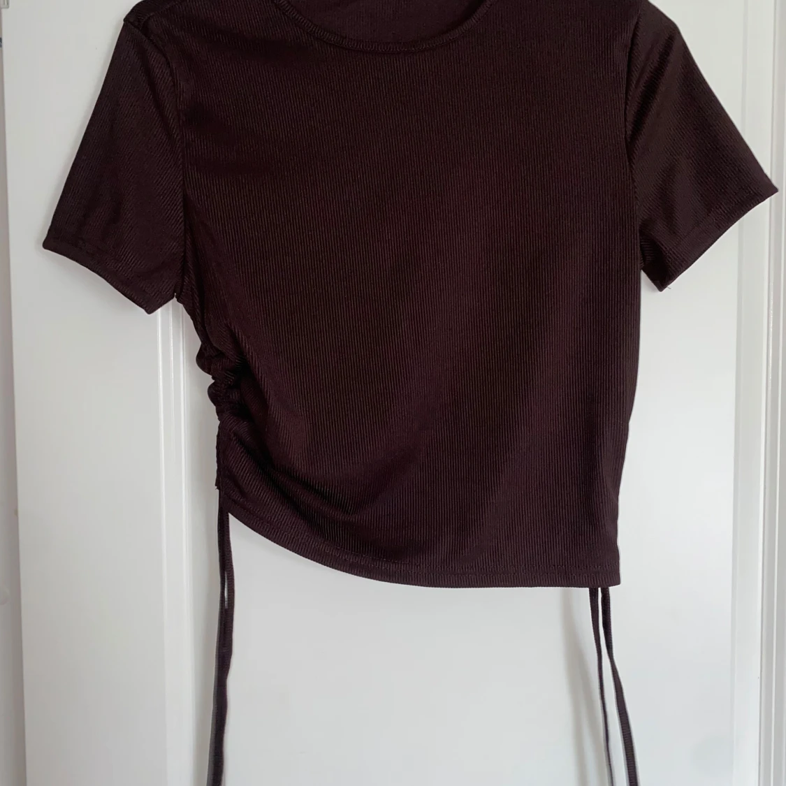 Brun croppad topp och kjol med snörning - 1