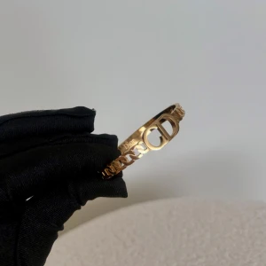 Armband - @luxaryvault på Instagram 