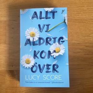 Allt vi aldrig kom över - En helt ny booktok bok som bara legat hemma. Boken är i nyskick och är på svenska💗
