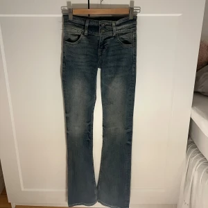 Bershka jeans🥰🥰 - Super fina jeans, helt oanvända❤️❤️bootcut low!!