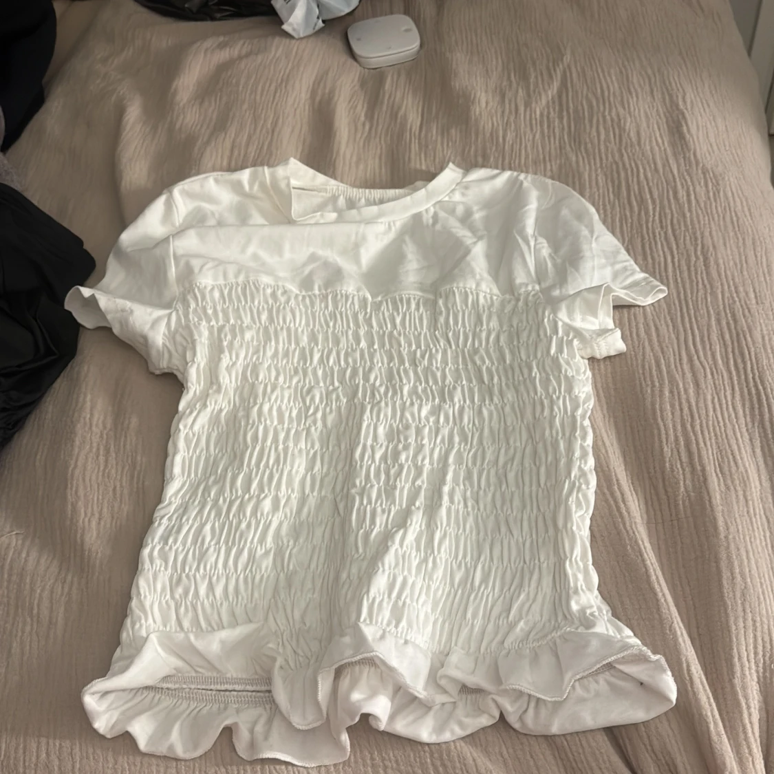 Vit smockad topp från SHEIN - 1