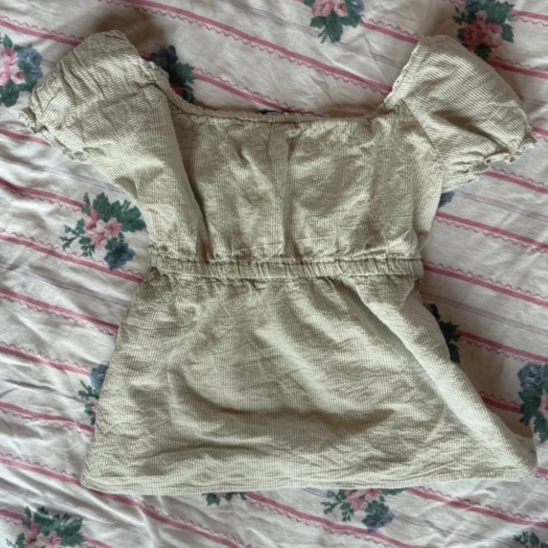  blus med puffärm - 2