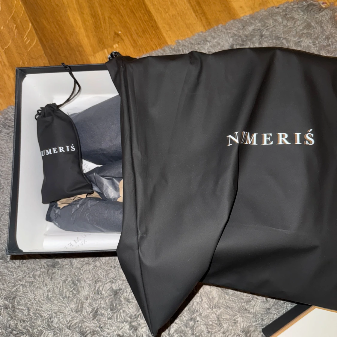 Svarta och vita sneakers från Numeris - 4