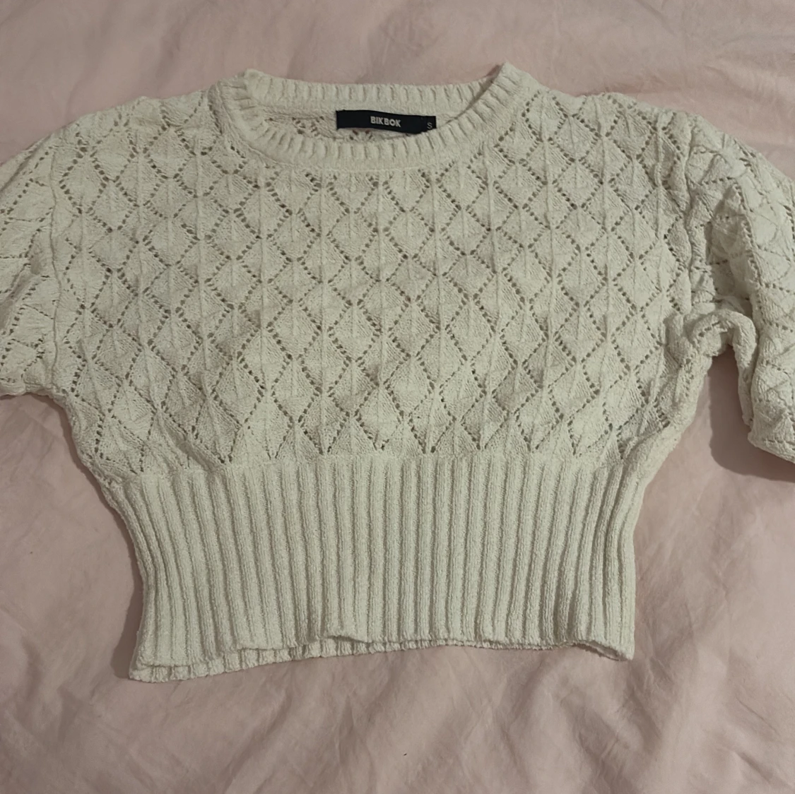 Vit stickad croppad tröja BikBok
