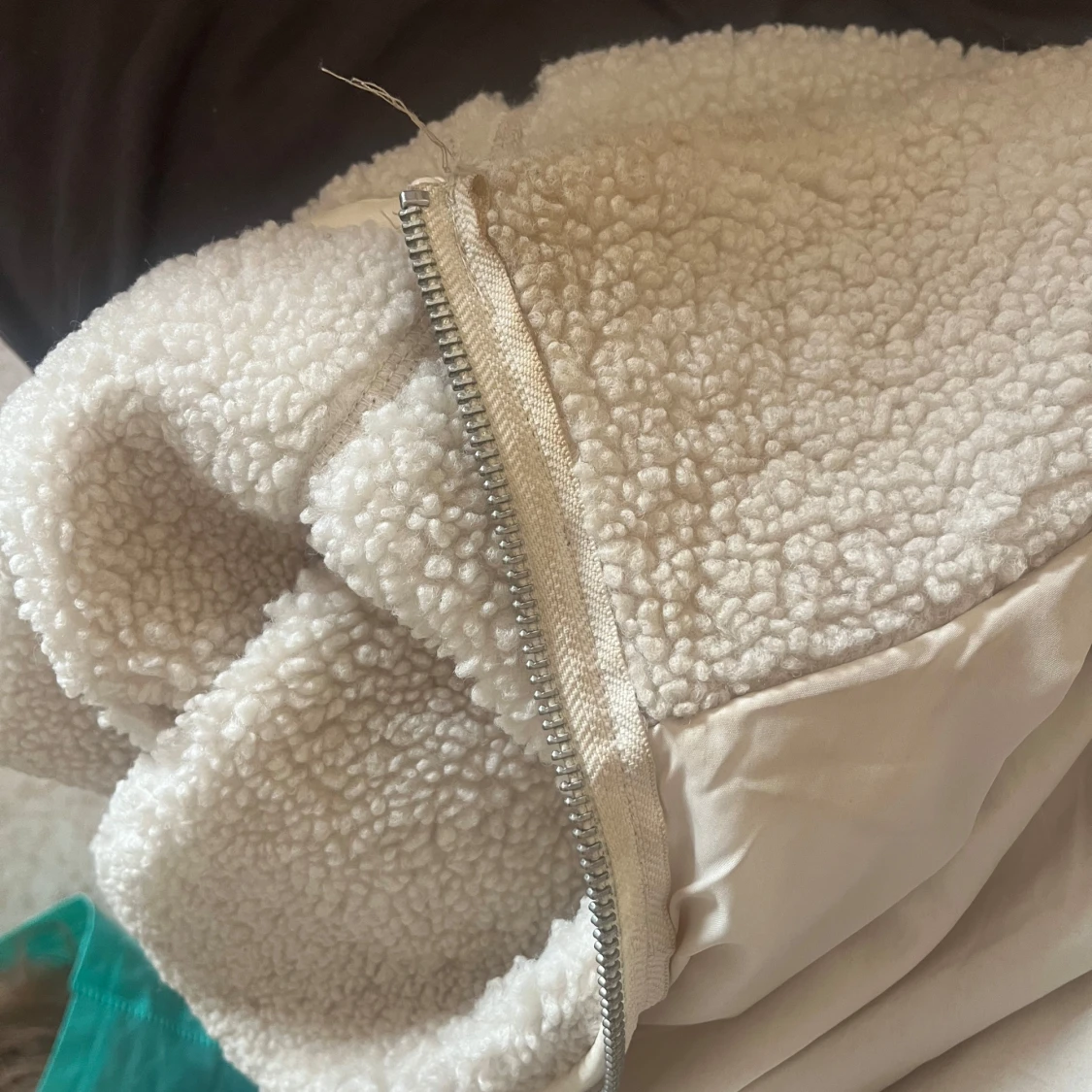 Beige teddyjacka med dragkedja - 1