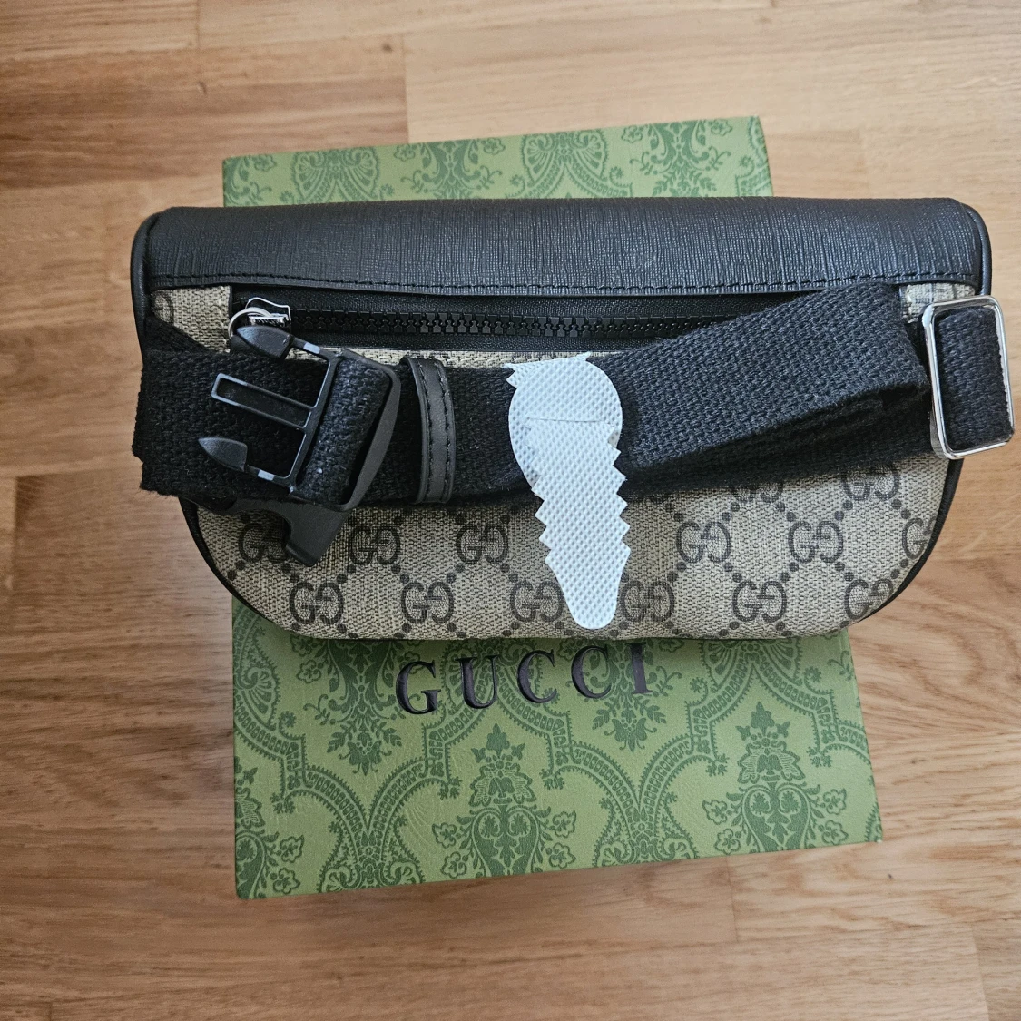 Gucci beige och svart axelväska - 2