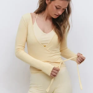 Ljusgul omlottop - Supersöt ljusgul omlottop! Med prislapp kvar! 