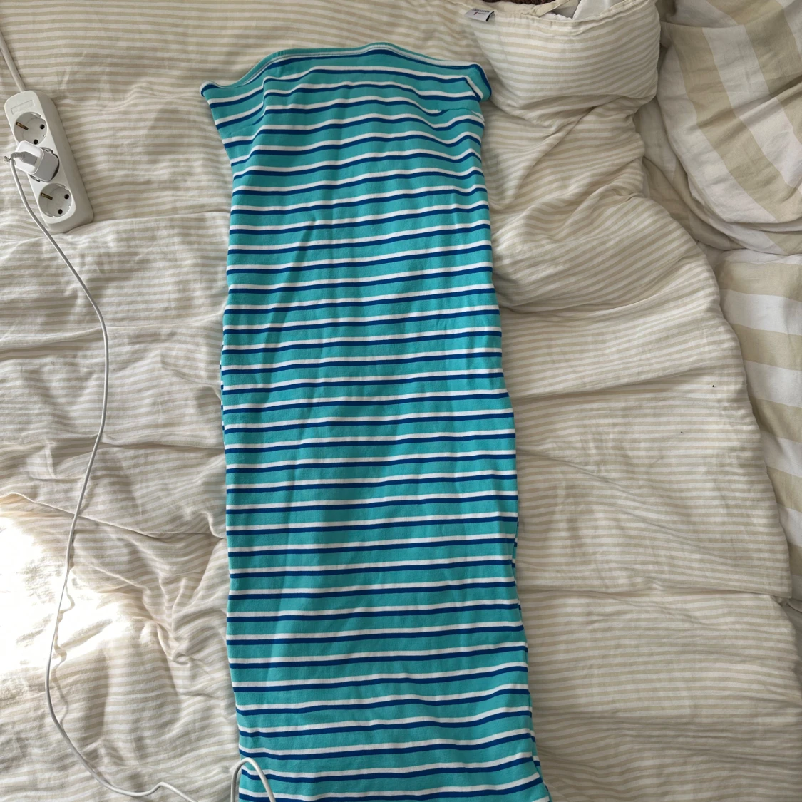 Randig blå och vit långklänning - 1