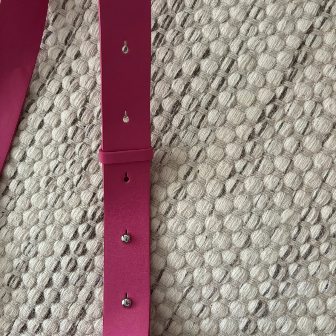 Rosa axelväska med bred rem - 2