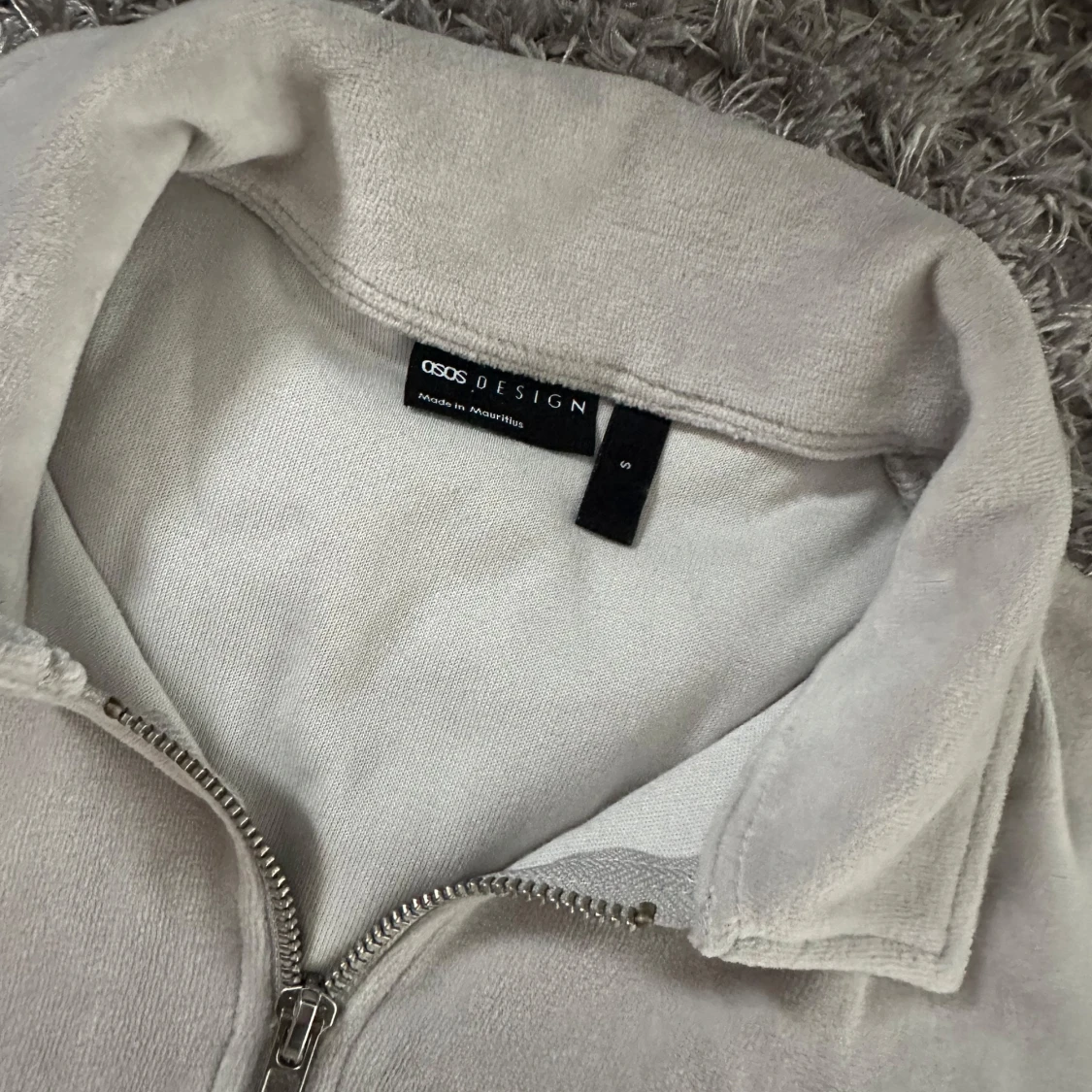 Grå pikétröja med half zip från ASOS - 1