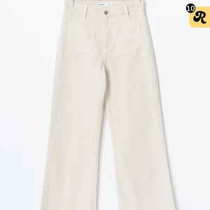 Populära jeans från Gina!🥰 - Säljer dessa super fina jeansen från Gina som är helt slutsålda! De är i storlek 38. Säljer de då dom inte kommer till användning🥰