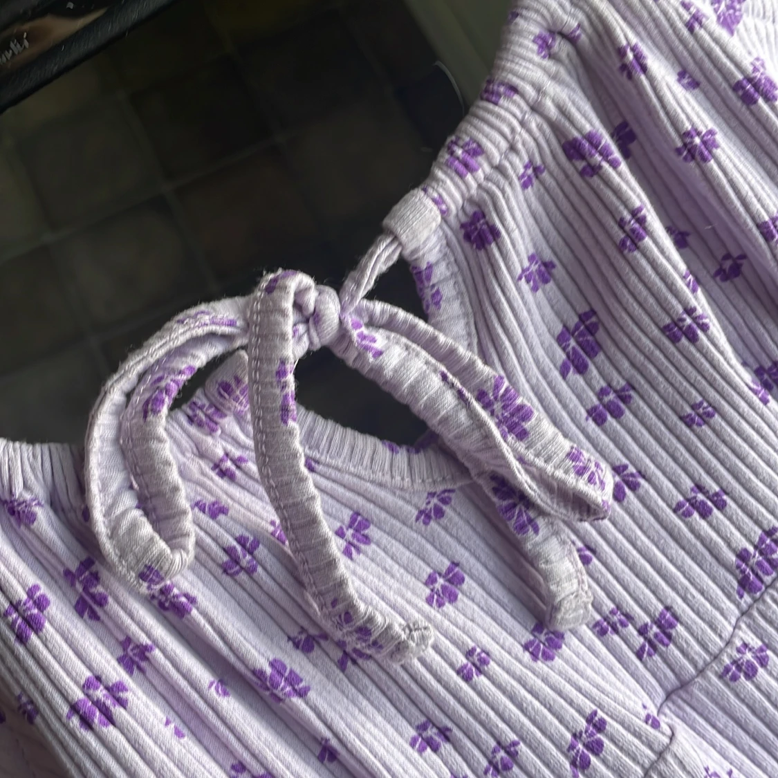 Ljuslila blommig klänning Stories XS - 4