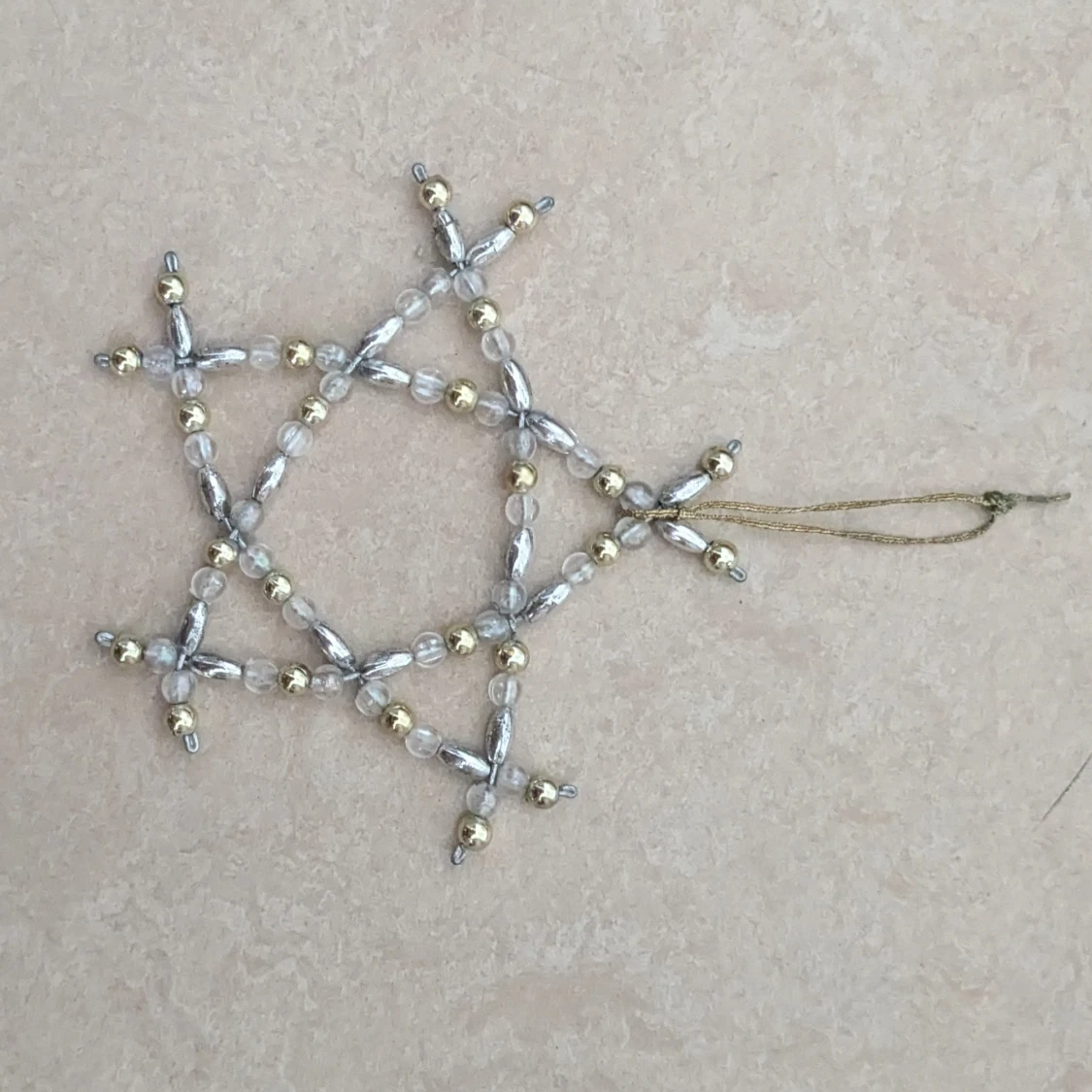 Pärlad stjärna i silver och guld - 1