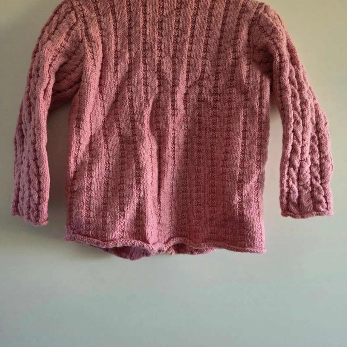 Rosa stickad kofta med knappar - 2