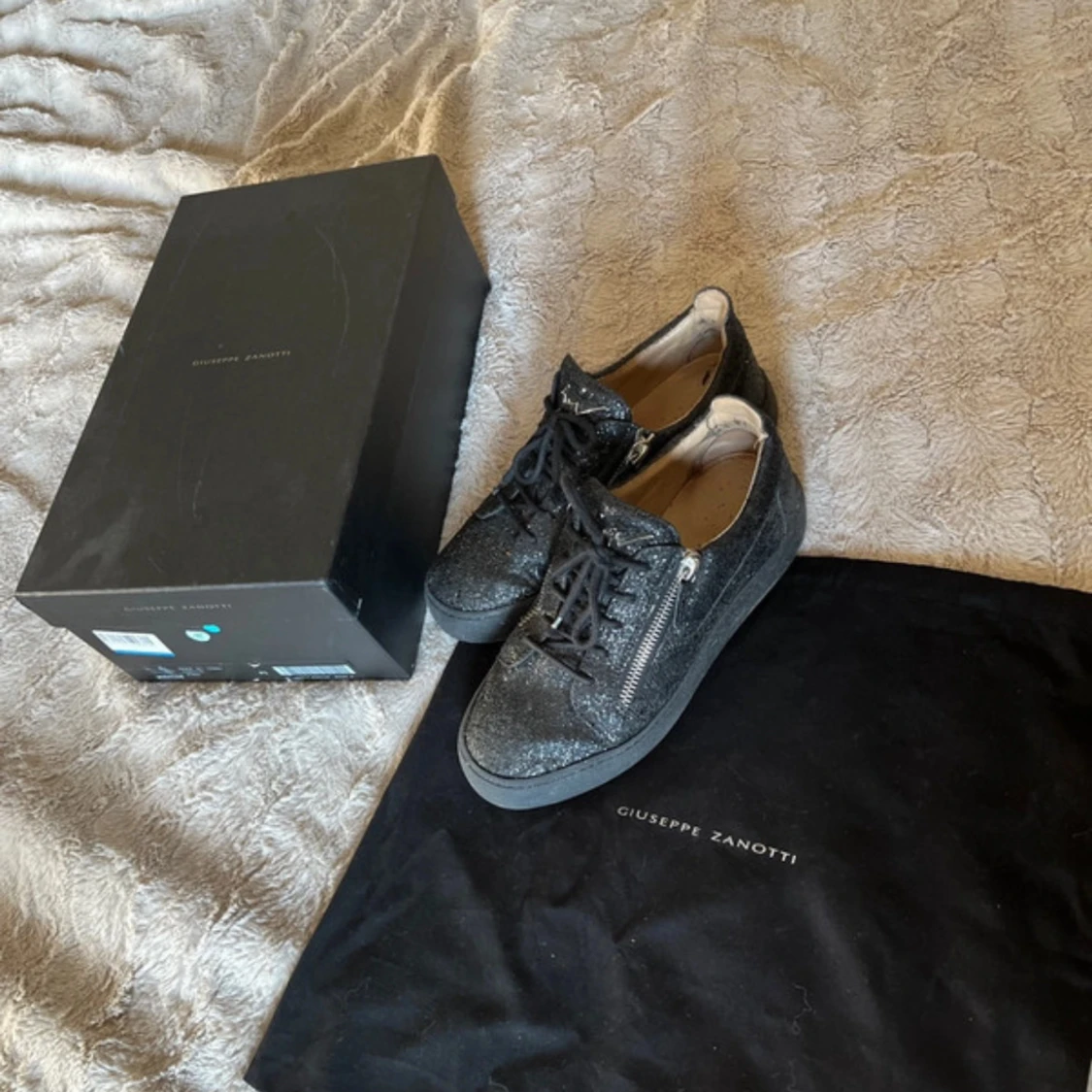 Svarta glittriga sneakers Giuseppe Zanotti