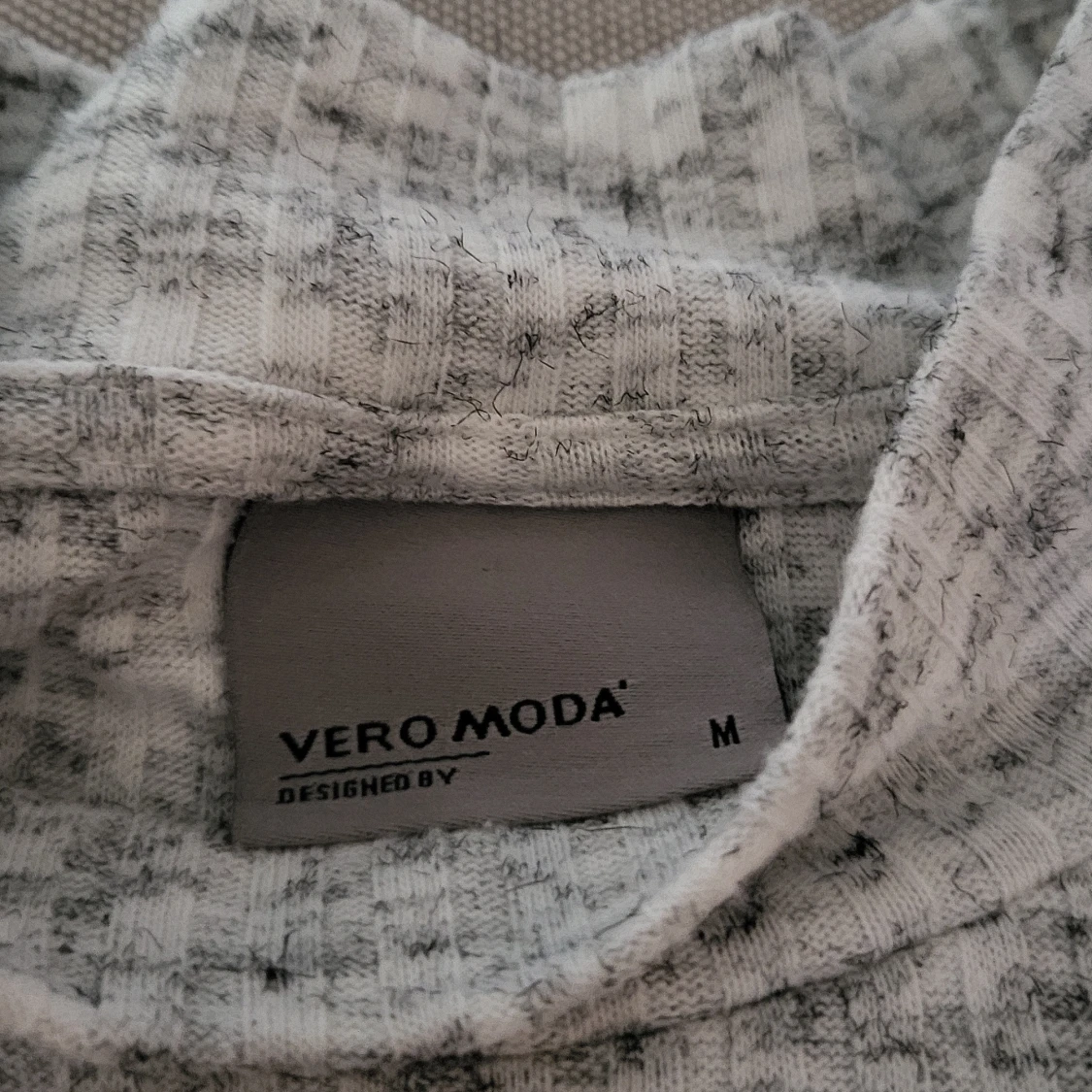 Gråmelerad polotröja från Vero Moda 💗 - 1