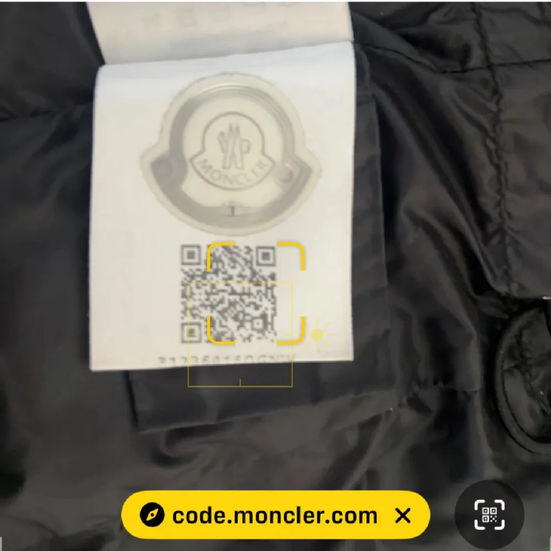 Svart Moncler dunjacka med huva - 2