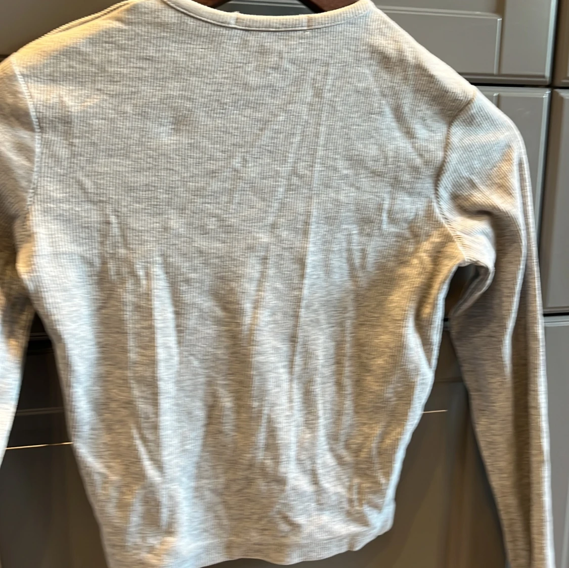 Ljusgrå ribbad kofta från 157 - 1