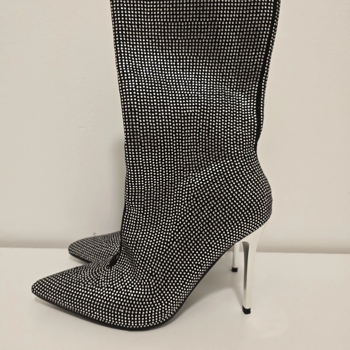 Glittriga svarta stövletter med klack