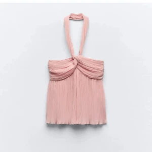Populär Zara halterneck topp - Supersöt ljusrosa halterneck topp med plisserat tyg och twistad detalj framtill 💕💕