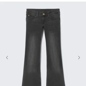 Cheap monday jeans - As snygga jeans som tyvärr är för korta för mig (jag har sprättat upp där nere) skriv för mina egna bilder. Knappt använda. Helt slut på hemsidan. Storlek 26/30