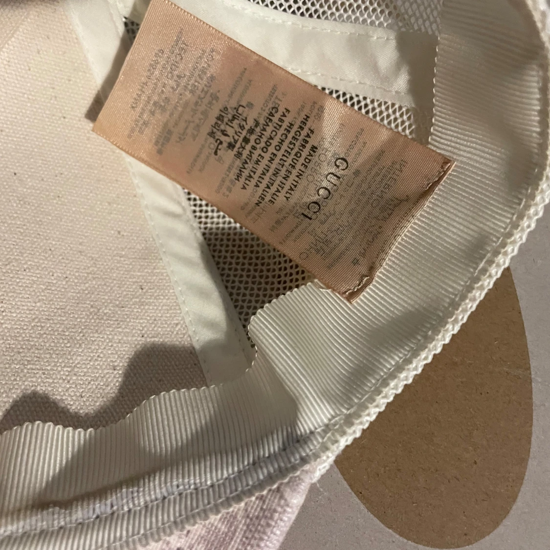 Beige keps från Gucci med GG-mönster - 2