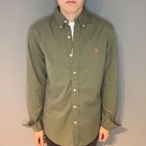 Polo Ralph Lauren skjorta  - Polo Ralph Lauren skjorta | storlek m | skick 10/10 | fraktar via PostNord eller Instabox på köparens bekostnad | hör av dig vid funderingar 