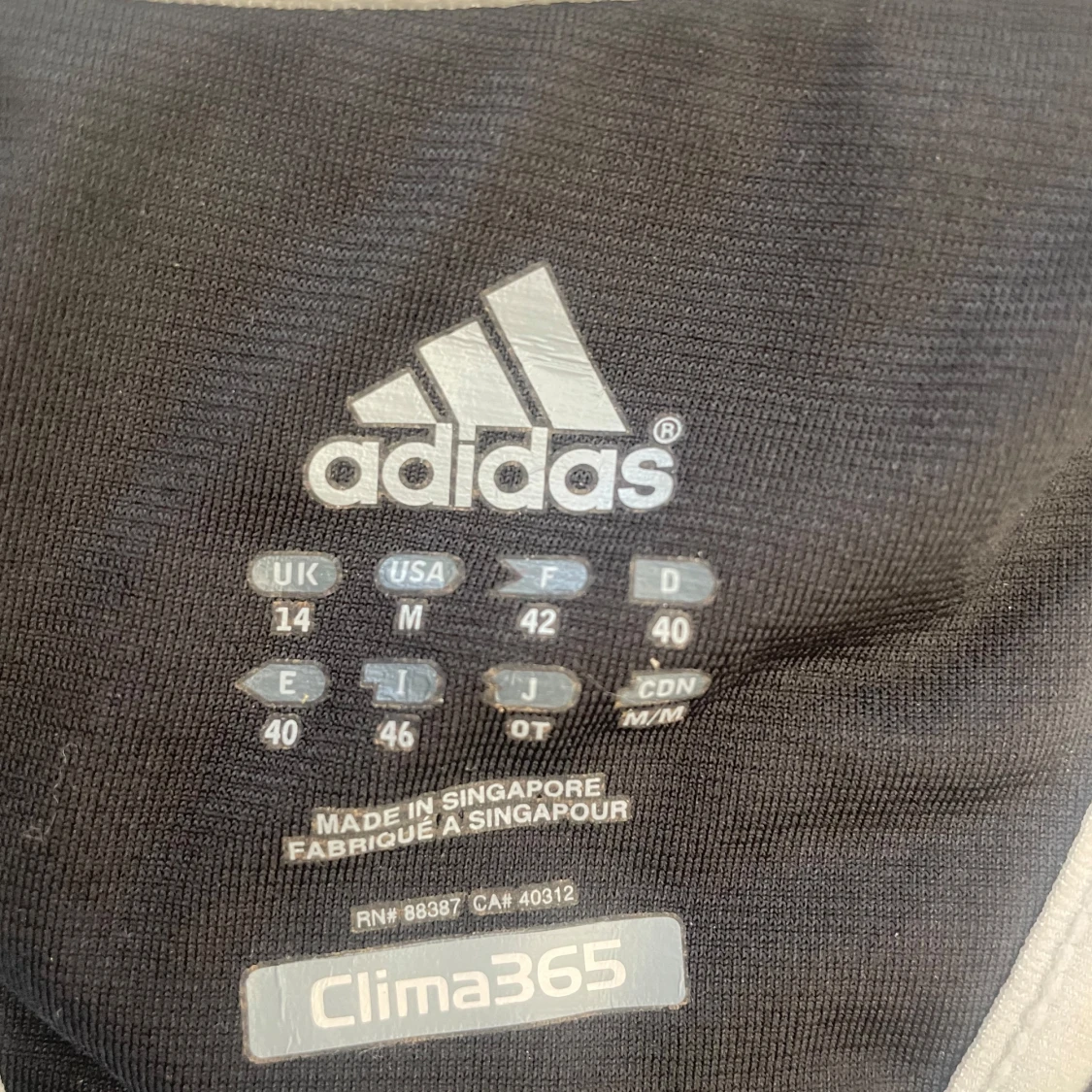 Svart linnetopp från Adidas Clima365 - 1