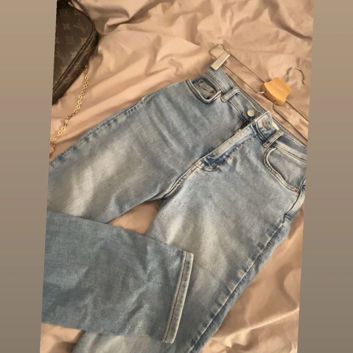 Ljusblå jeans från Gina - 1