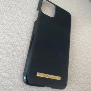 iPhone 11 Pro Max ideal of Sweden iPhone skal  - Svart mobilskal från ideal of Sweden 