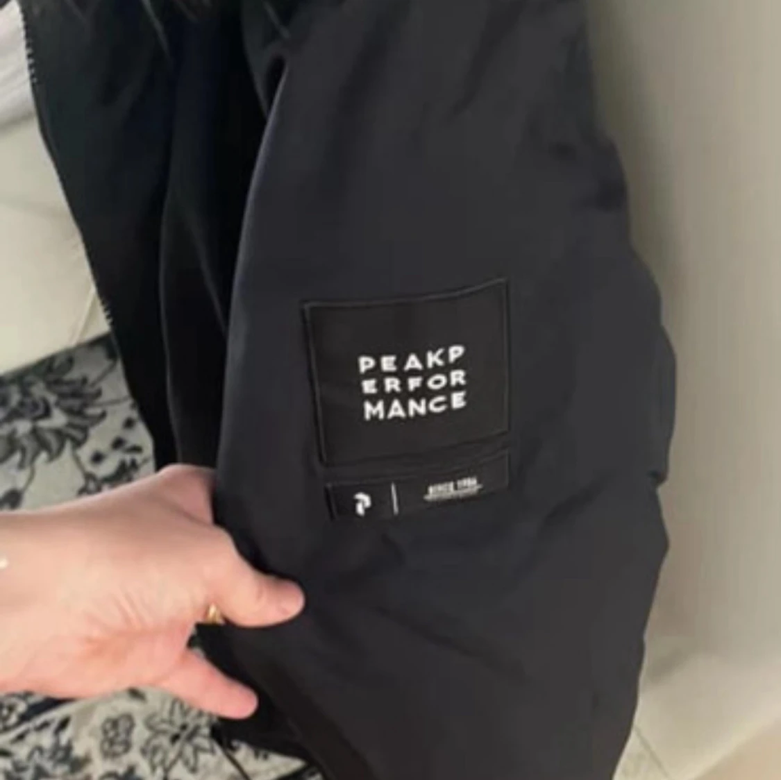 Svart parkas från Peak Performance - 1